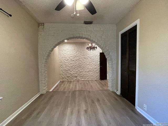 315 HILLCREST DR, San Antonio, TX 78228