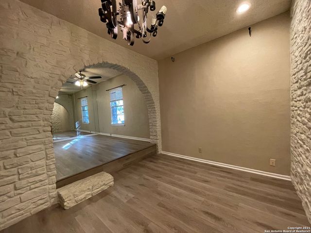 315 HILLCREST DR, San Antonio, TX 78228