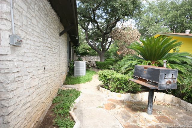 315 HILLCREST DR, San Antonio, TX 78228