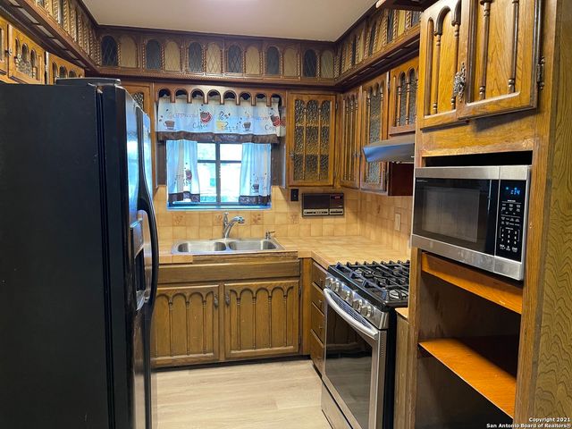 315 HILLCREST DR, San Antonio, TX 78228