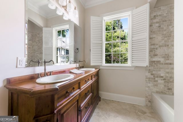 3282 Pinestream Road NW, Atlanta, GA 30327