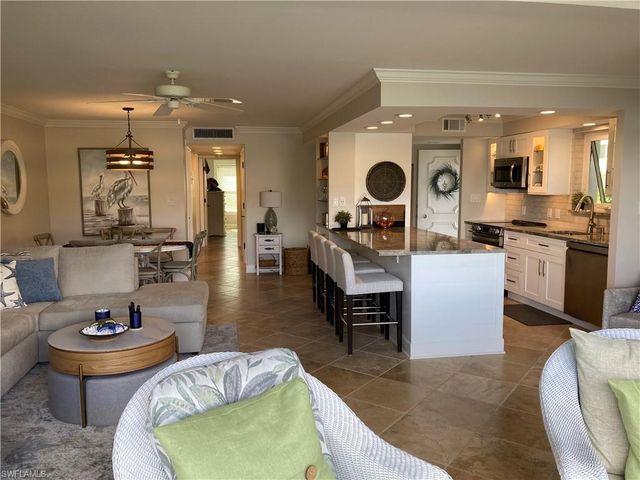 1910 Gulf Shore BLVD N # 112, Naples, FL 34102