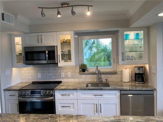 1910 Gulf Shore BLVD N # 112, Naples, FL 34102