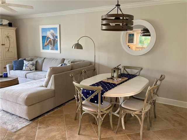 1910 Gulf Shore BLVD N # 112, Naples, FL 34102