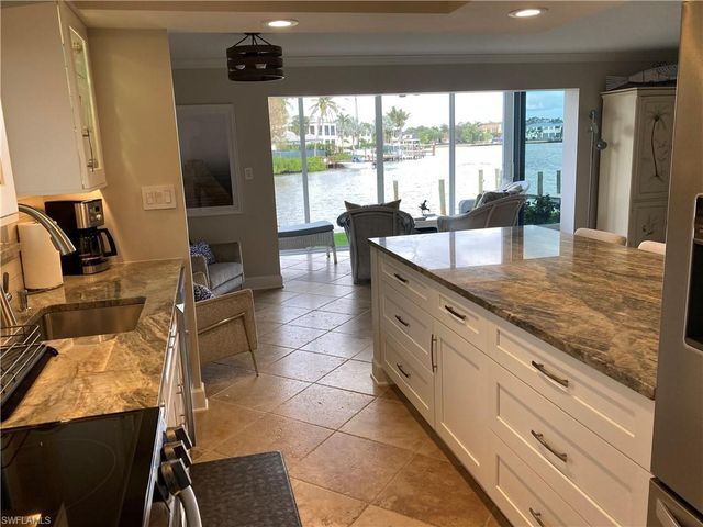 1910 Gulf Shore BLVD N # 112, Naples, FL 34102