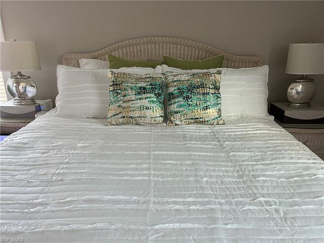 1910 Gulf Shore BLVD N # 112, Naples, FL 34102