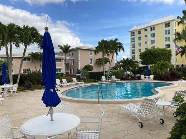 1910 Gulf Shore BLVD N # 112, Naples, FL 34102
