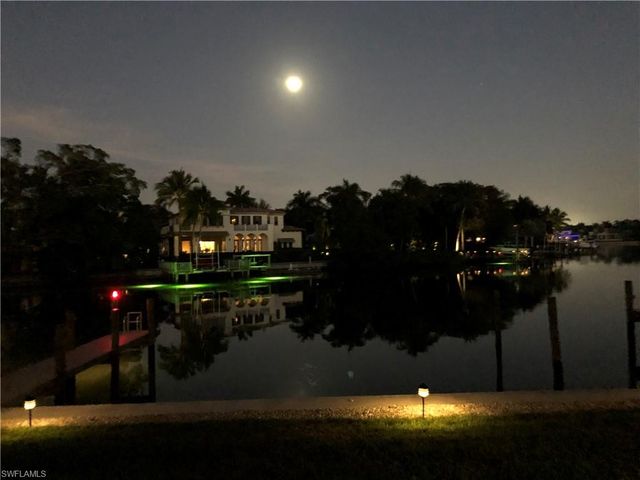 1910 Gulf Shore BLVD N # 112, Naples, FL 34102