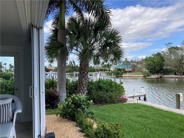 1910 Gulf Shore BLVD N # 112, Naples, FL 34102