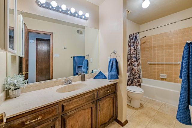 5408 Kettle Road NW, Albuquerque, NM 87120