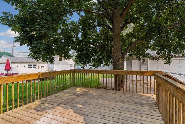 2007 Reaney Avenue E, Saint Paul, MN 55119