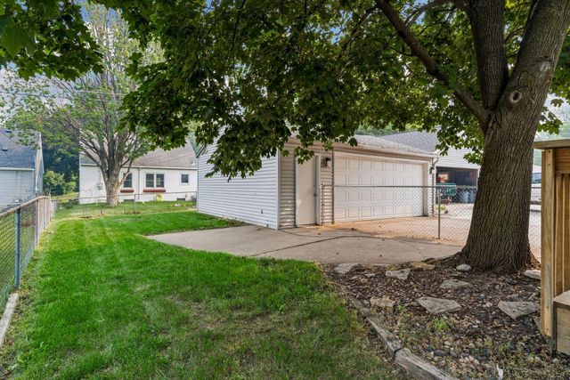 2007 Reaney Avenue E, Saint Paul, MN 55119