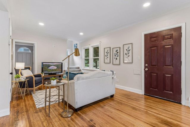 2007 Reaney Avenue E, Saint Paul, MN 55119