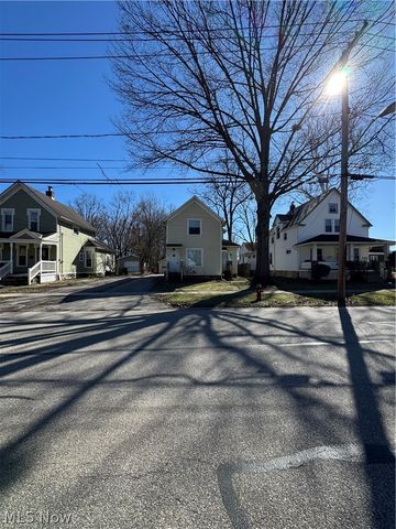 194 E Bridge Street, Berea, OH 44017