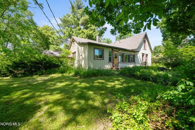 1464 Berkey Road, Swanton, OH 43558