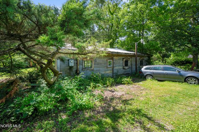 1464 Berkey Road, Swanton, OH 43558