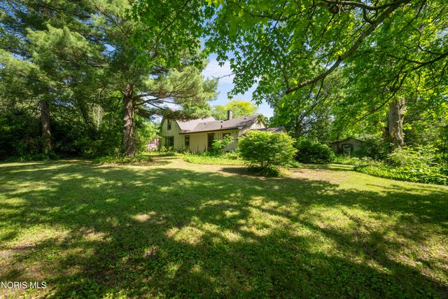 1464 Berkey Road, Swanton, OH 43558