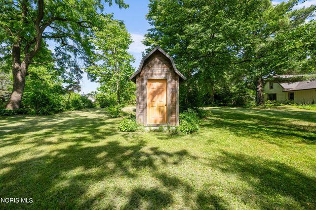 1464 Berkey Road, Swanton, OH 43558