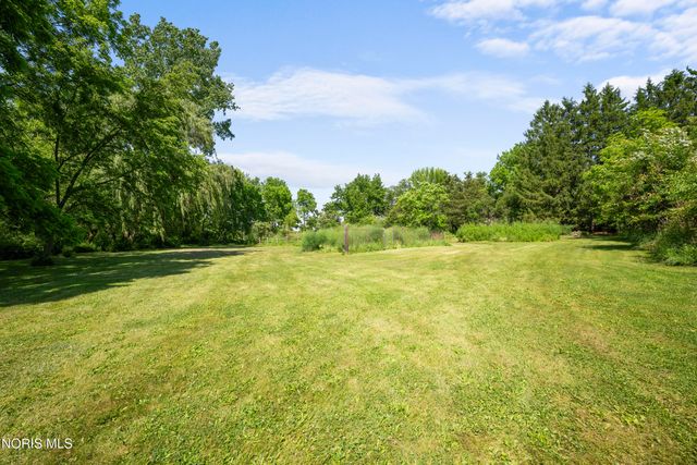 1464 Berkey Road, Swanton, OH 43558