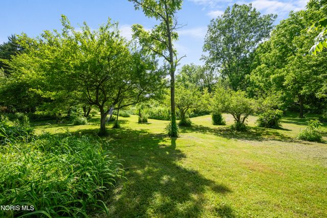 1464 Berkey Road, Swanton, OH 43558