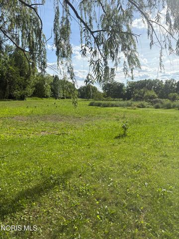 1464 Berkey Road, Swanton, OH 43558