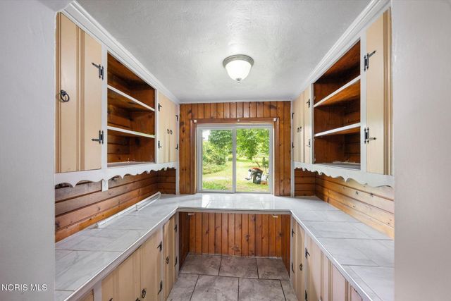 1464 Berkey Road, Swanton, OH 43558