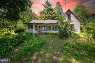 1464 Berkey Road, Swanton, OH 43558