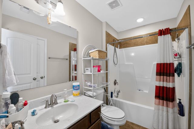 5216 Debut Avenue, Hope Mills, NC 28348
