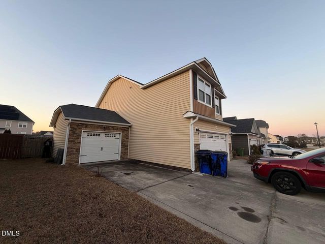 5216 Debut Avenue, Hope Mills, NC 28348