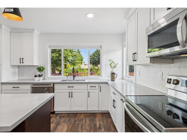 14410 Ne SACRAMENTO St, Portland, OR 97230