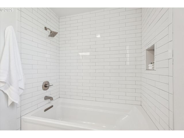 14410 Ne SACRAMENTO St, Portland, OR 97230