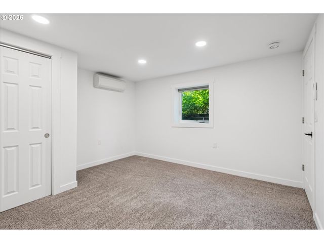 14410 Ne SACRAMENTO St, Portland, OR 97230