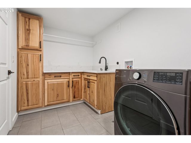 14410 Ne SACRAMENTO St, Portland, OR 97230