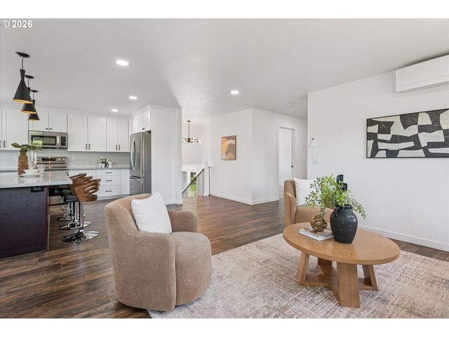 14410 Ne SACRAMENTO St, Portland, OR 97230