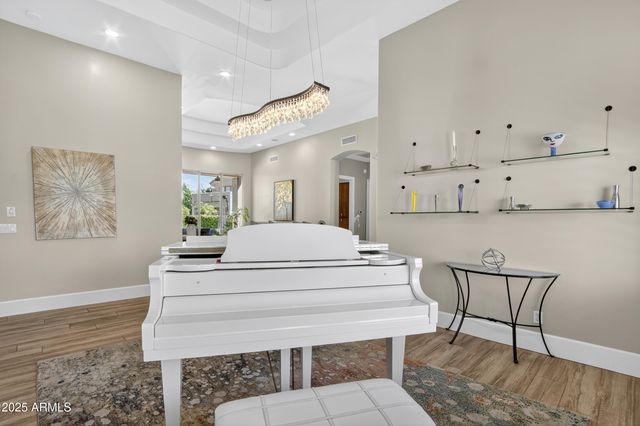 1333 N CLIFFSIDE Drive, Gilbert, AZ 85234