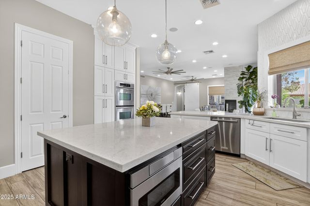 1333 N CLIFFSIDE Drive, Gilbert, AZ 85234