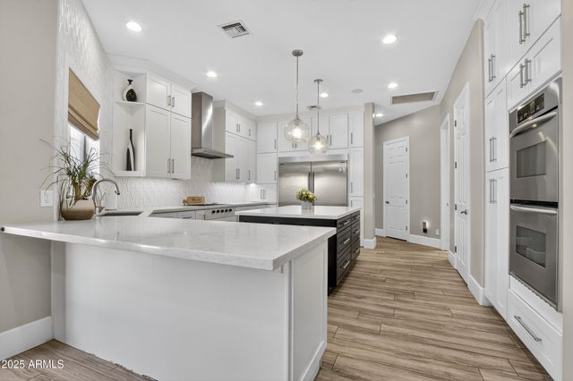 1333 N CLIFFSIDE Drive, Gilbert, AZ 85234