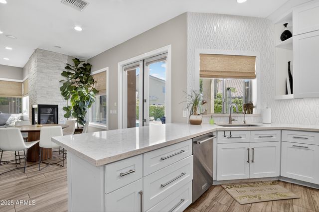 1333 N CLIFFSIDE Drive, Gilbert, AZ 85234