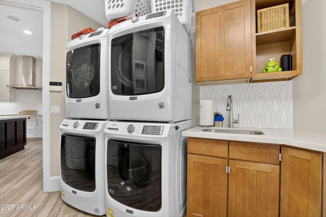 1333 N CLIFFSIDE Drive, Gilbert, AZ 85234