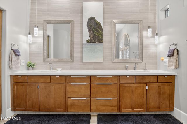 1333 N CLIFFSIDE Drive, Gilbert, AZ 85234