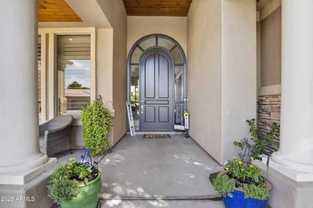 1333 N CLIFFSIDE Drive, Gilbert, AZ 85234