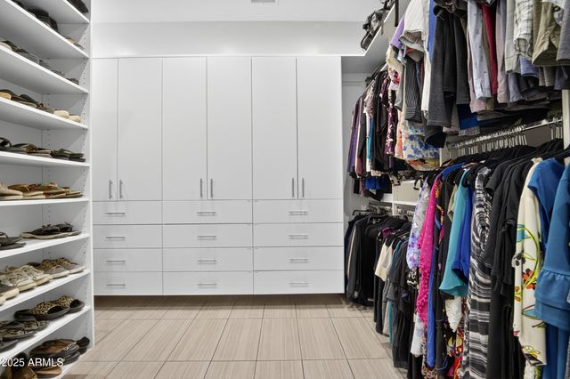 1333 N CLIFFSIDE Drive, Gilbert, AZ 85234