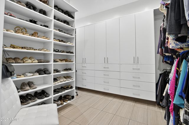 1333 N CLIFFSIDE Drive, Gilbert, AZ 85234