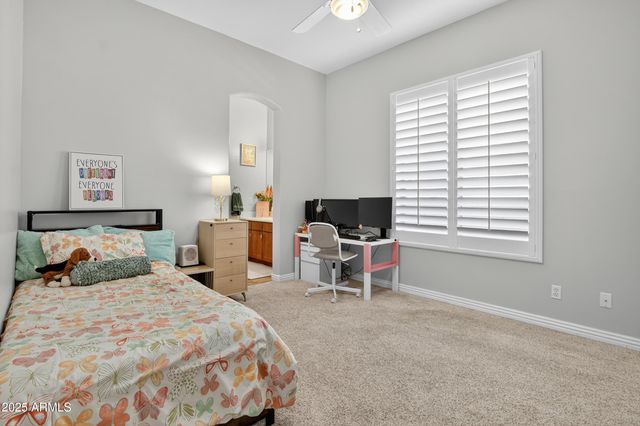 1333 N CLIFFSIDE Drive, Gilbert, AZ 85234