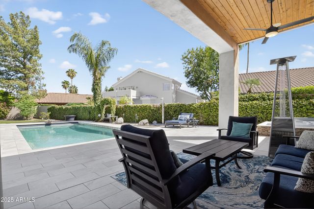 1333 N CLIFFSIDE Drive, Gilbert, AZ 85234