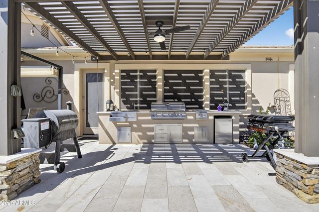 1333 N CLIFFSIDE Drive, Gilbert, AZ 85234