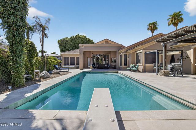 1333 N CLIFFSIDE Drive, Gilbert, AZ 85234