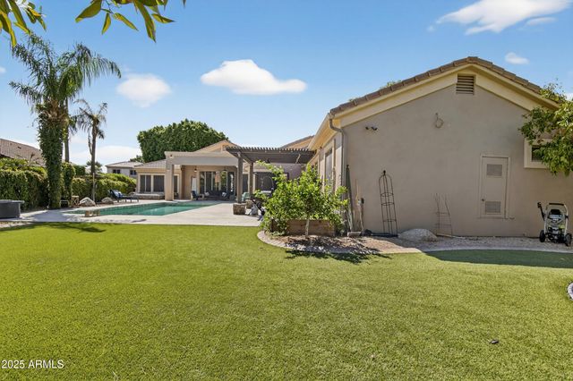 1333 N CLIFFSIDE Drive, Gilbert, AZ 85234