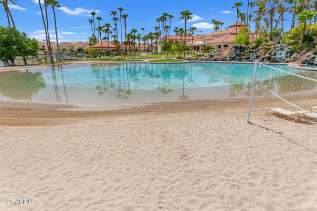 1333 N CLIFFSIDE Drive, Gilbert, AZ 85234