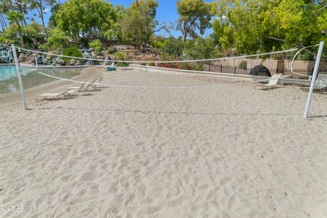 1333 N CLIFFSIDE Drive, Gilbert, AZ 85234